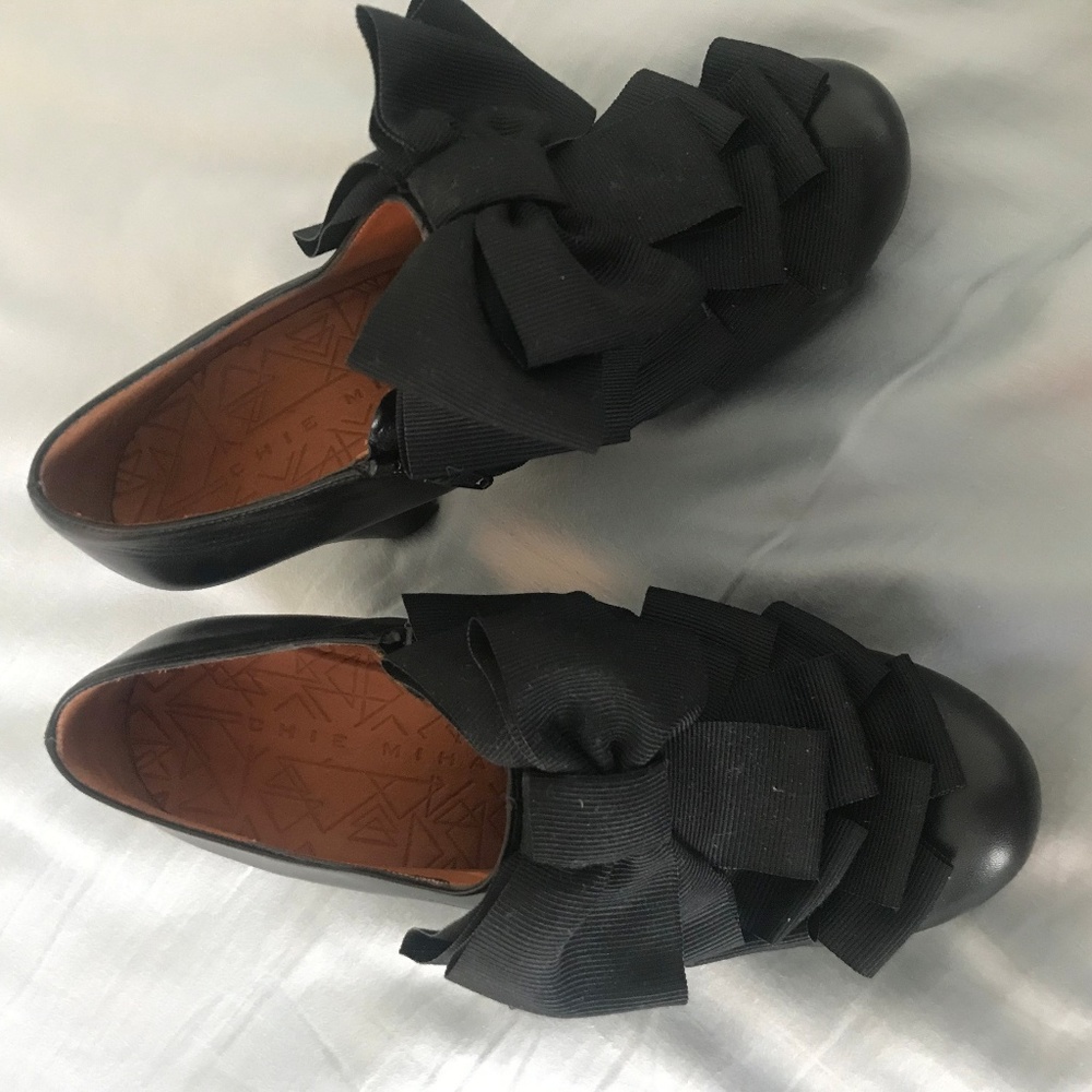 CHIE MIHARA black leather ribbon booties size 8
